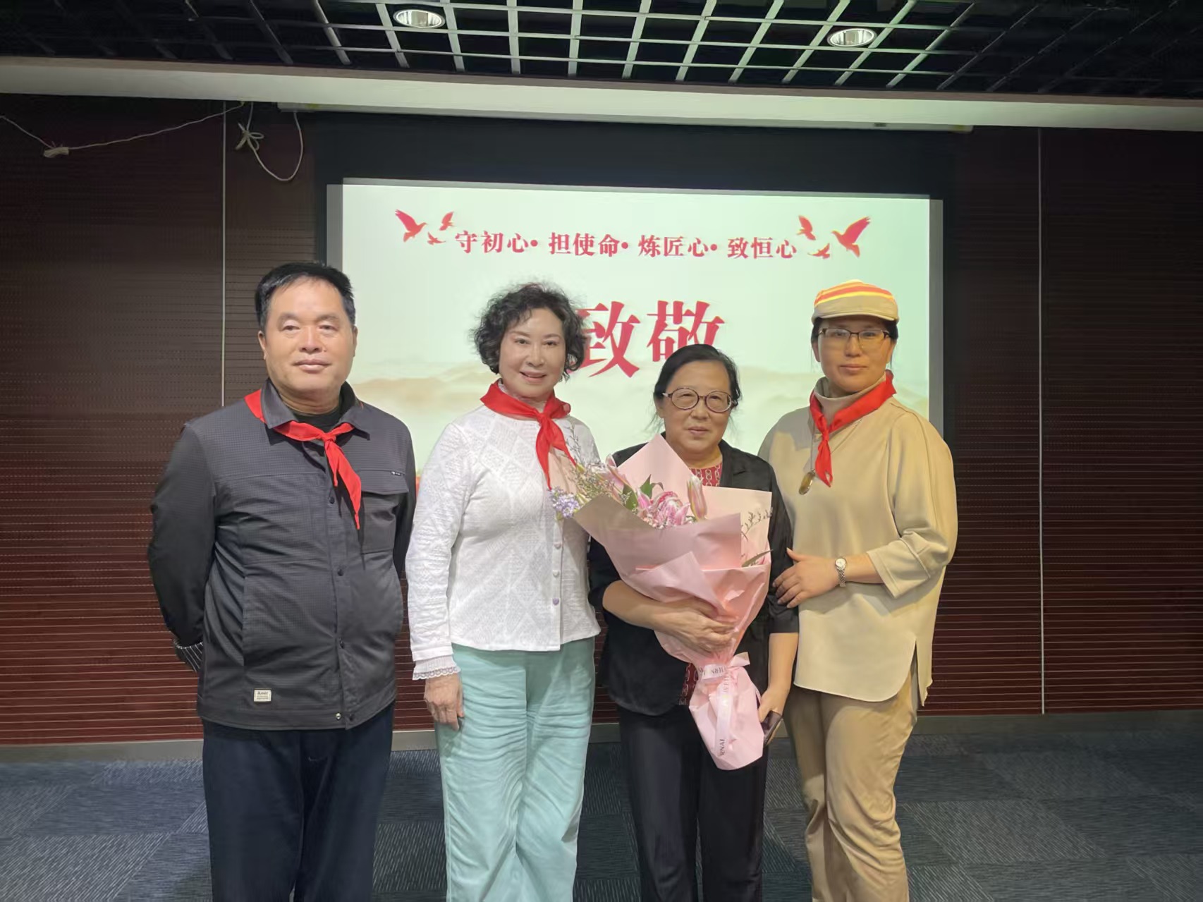 1761469760955520.jpg 1761469760955520.jpg