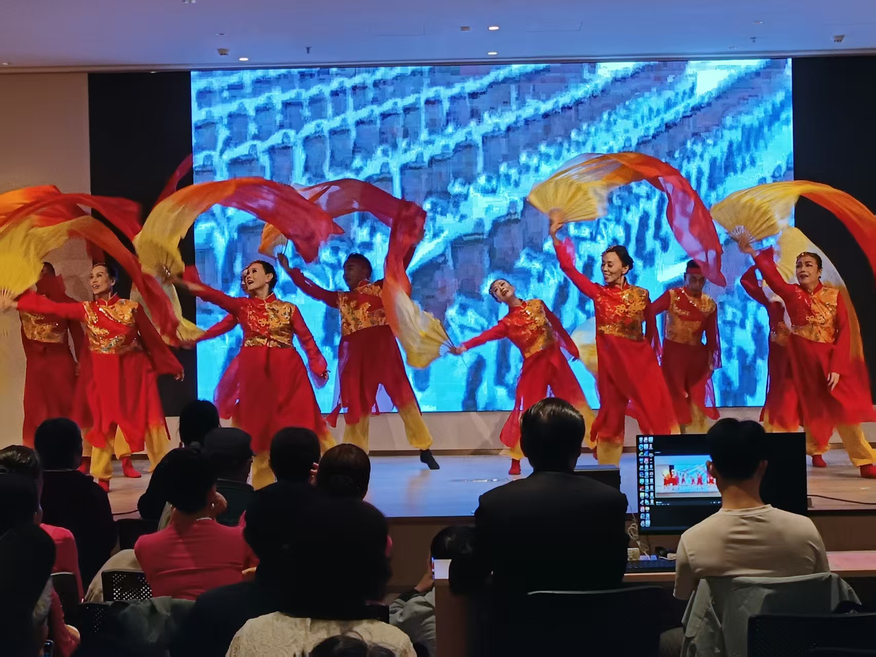 1761883548125975.jpg mmexport1761883536745.jpg